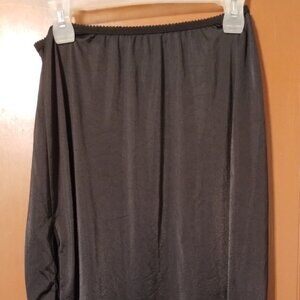 LARGE 28' INCH HALF SLIP-VINTAGE SHADOWLINE HAS SLIT